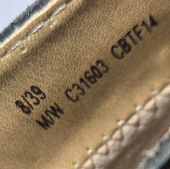 BORN B.O.C. Women's Black Leather Mules Size W39/ M8 With Buckle Strap - Picture 2 of 6